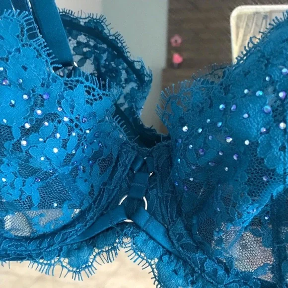 🪞 NEW Victorias Secret very sexy jeweled teal lave underwire push up bra 32C